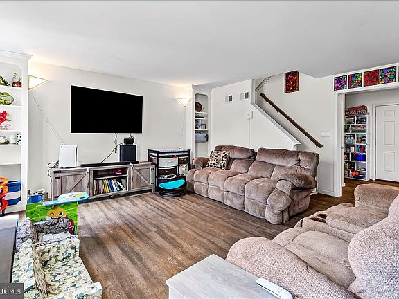 3rd image of 515 Boyce St
