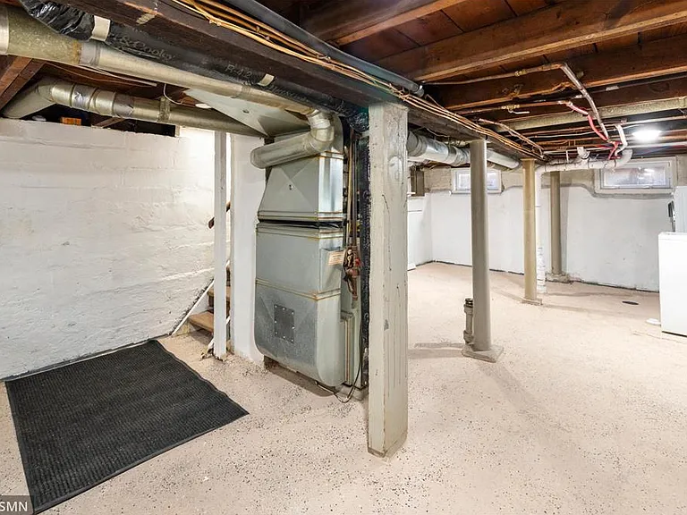1040 Rose Ave E — Photo 14