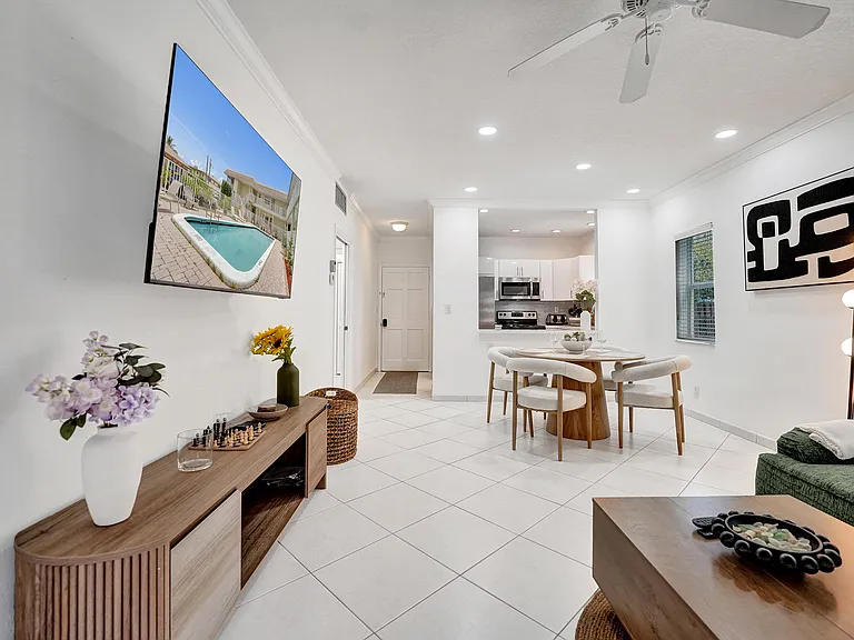 1450 N Riverside Dr #103 — Photo 37