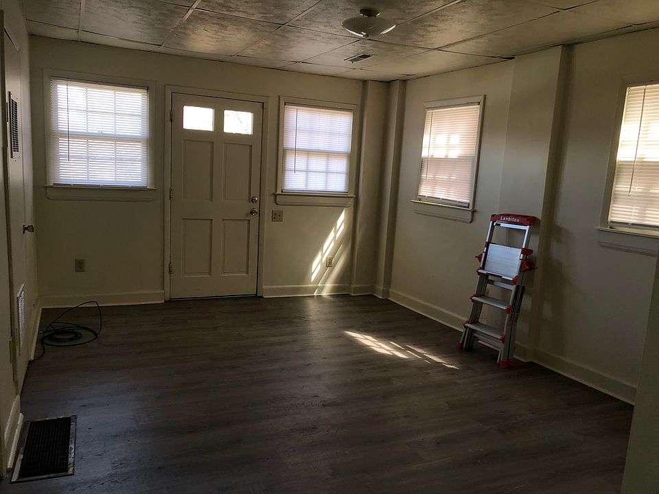 Entrance/ Living Room