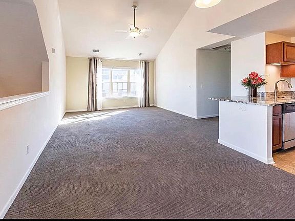 5th image of 983 Addington Ln
