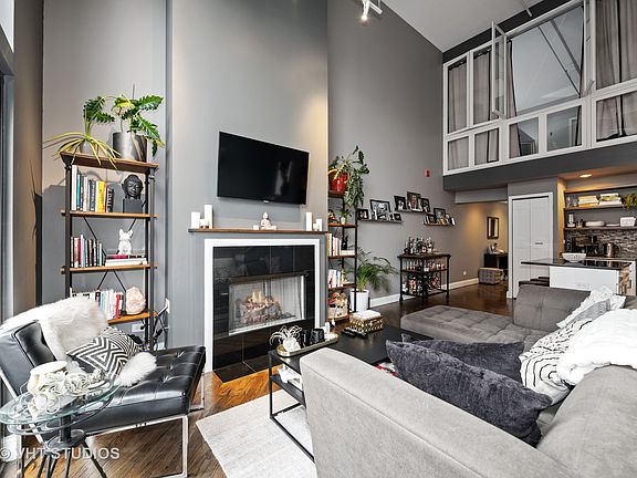 3rd image of 616 W Fulton St APT 704