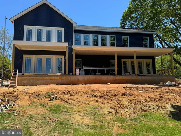 500 Surfside Dr, Moneta, VA 24121