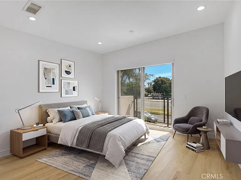 4853 Woodman Ave — Photo 23