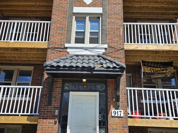 917 Main St E #6, Hamilton, ON L8M 1M6