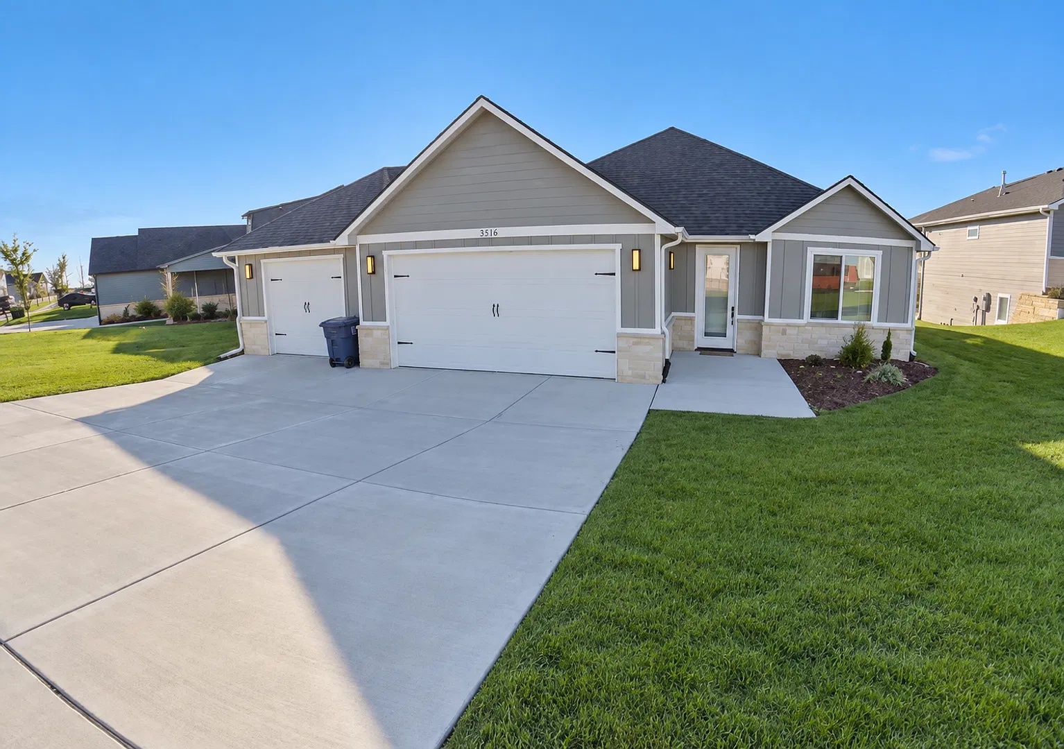 Nearly New Home + Stainless Steel Appliances + Vaulted Ceilings + Stunning Sunset Views! Availabl... — Photo 2
