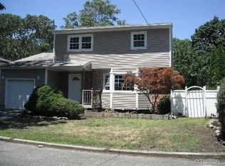 175 Dougherty Ave, Holbrook, NY 11741