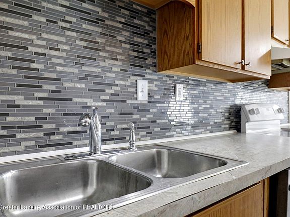 4th image of 925 Dornell Ave
