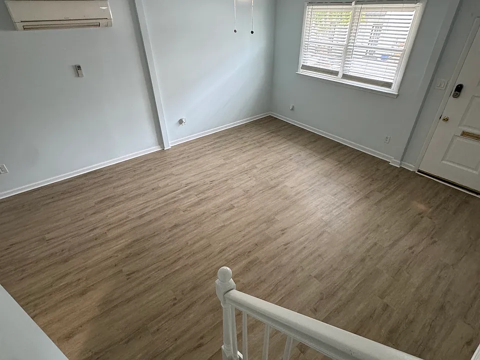 201 East St #1
