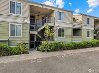 3233 NE 12th St APT 208, Renton, WA 98056