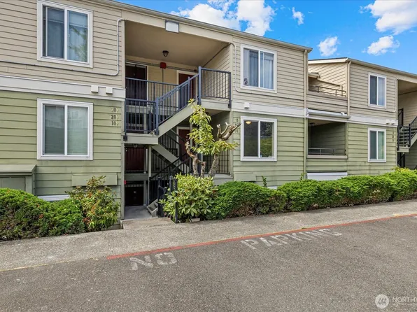 3233 NE 12th Street #208, Renton, WA 98056