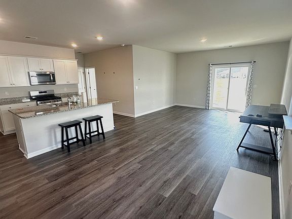 3rd image of 514 Hogwart Ln