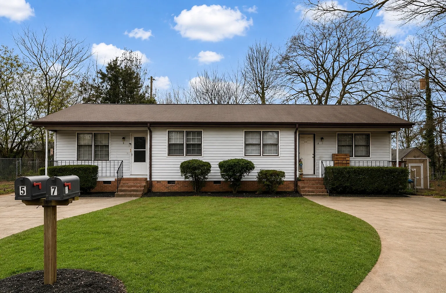 2 bed, 1.5 bath, 950 sqft, $1,300 — Photo 1