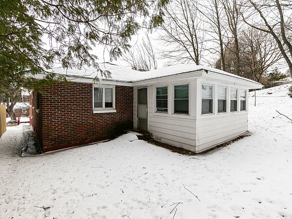 3rd image of 605 Crawford Ave