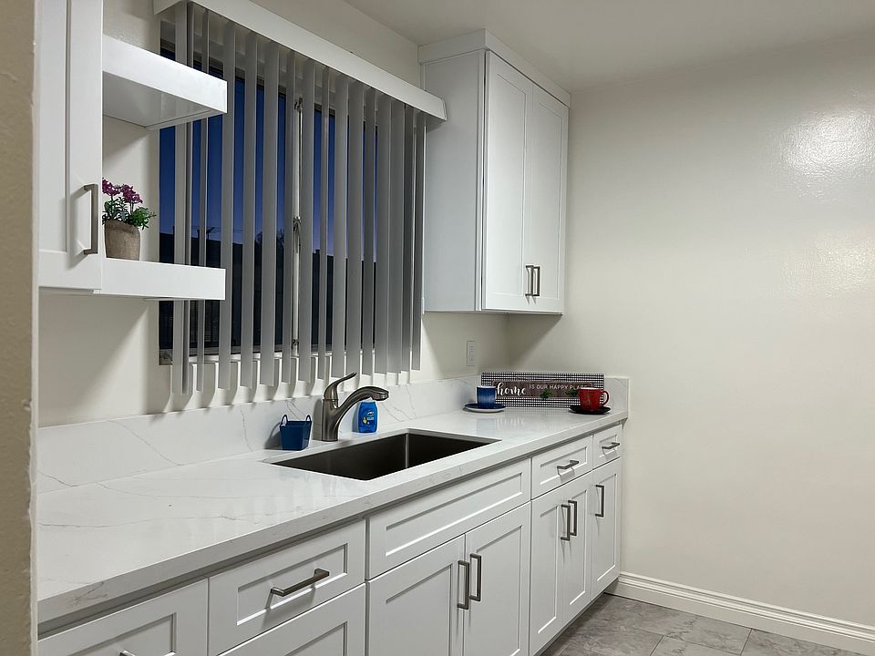 1st image of 4469 Murietta Ave #16