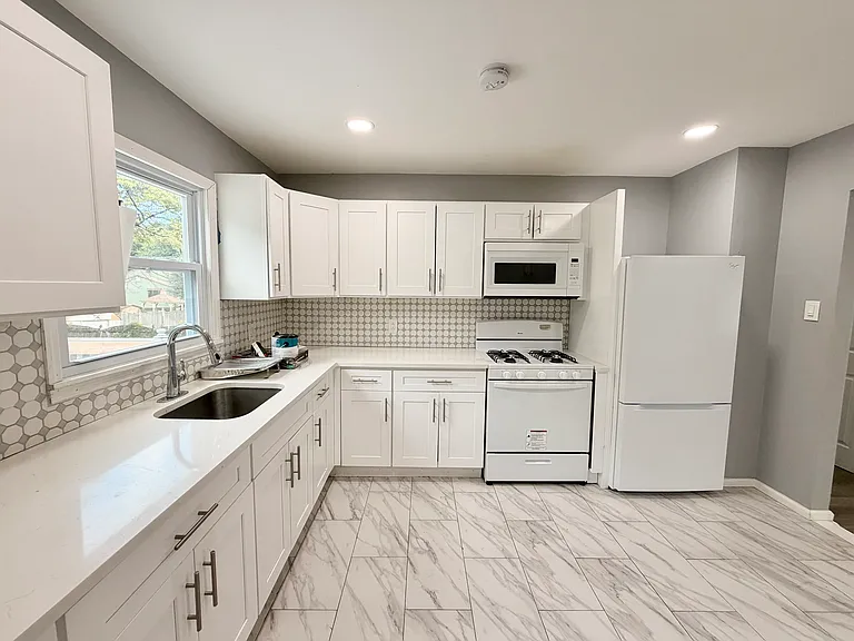 309 Ellis Ct — Photo 6