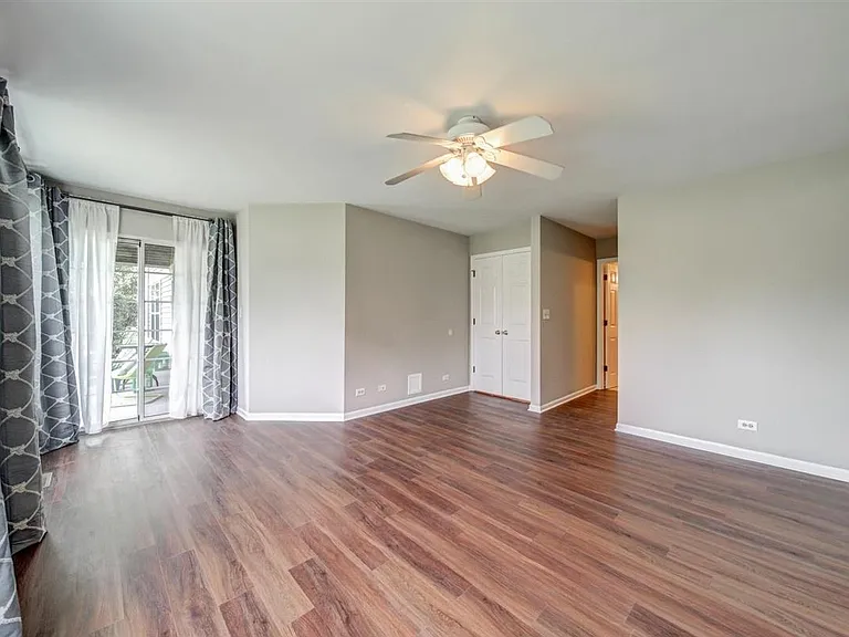5S530 Scots Dr #18F — Photo 10