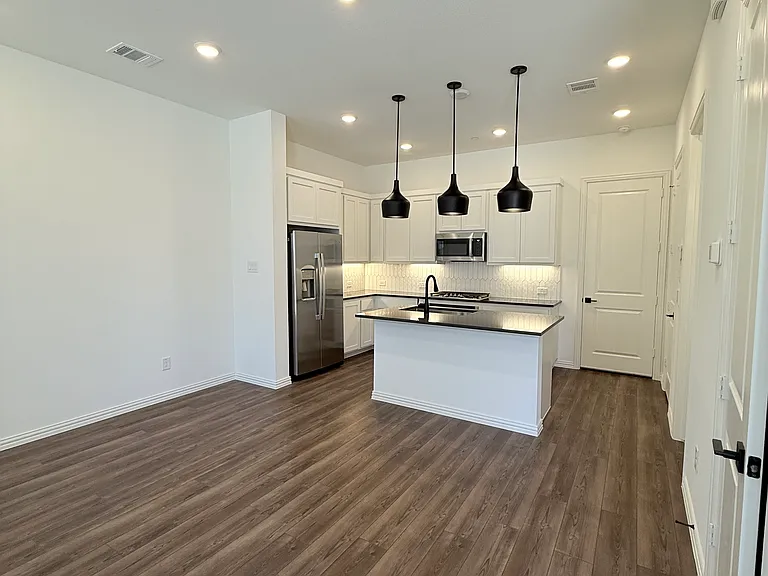 4416 Henderson Ave — Photo 5