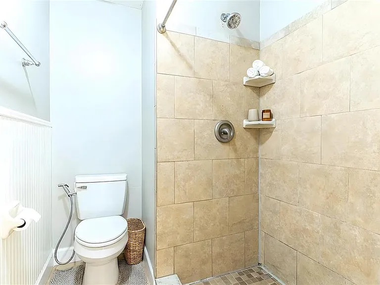 5126 Martinique Dr — Photo 10