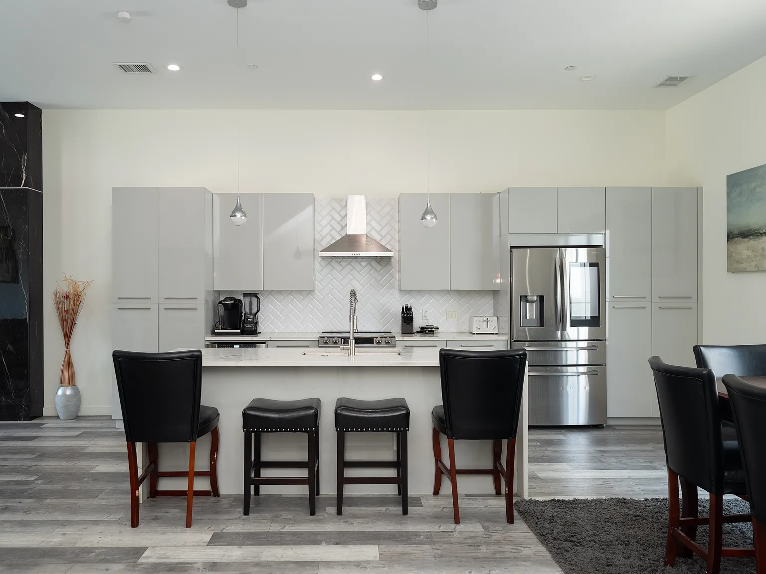 3 bed, 2083 sqft, $4,300 — Photo 3