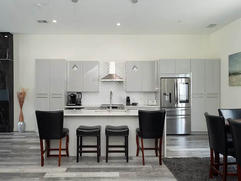 1721 Lear St — Photo 3