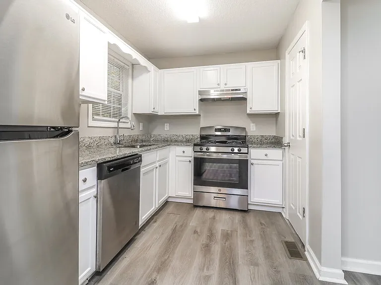 732 Newport Dr — Photo 11