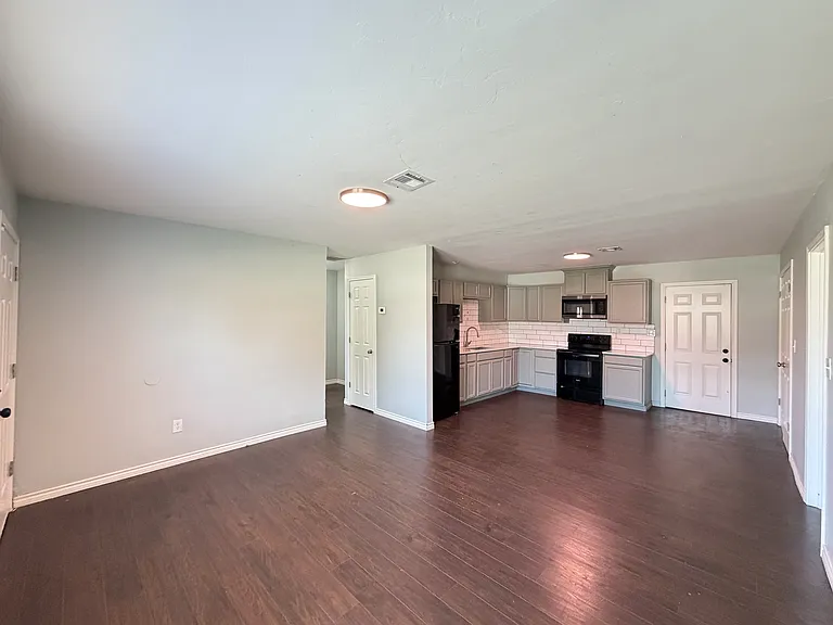 2226 NW 26th St — Photo 3