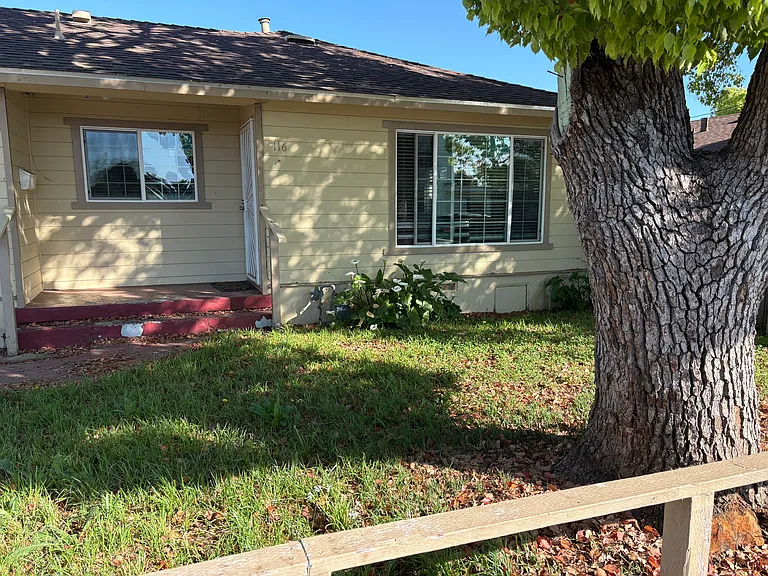 116 Carquinez St — Photo 3