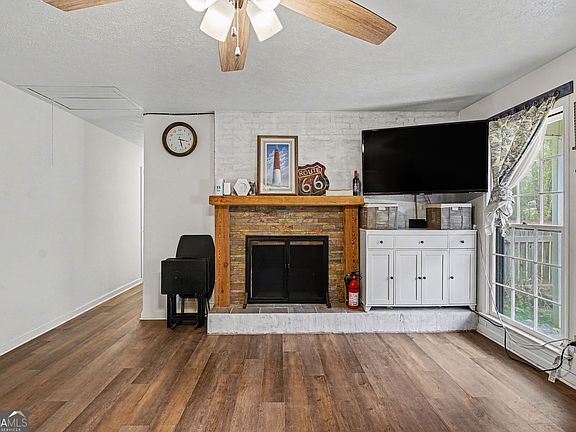 5th image of 2377 Stanton Rd SE