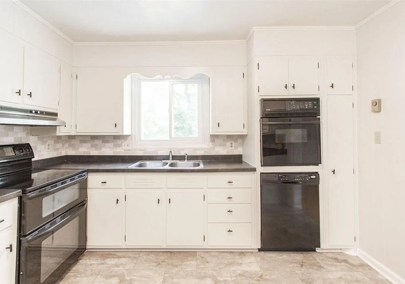 3 Bedroom 3 Bath House — Photo 3
