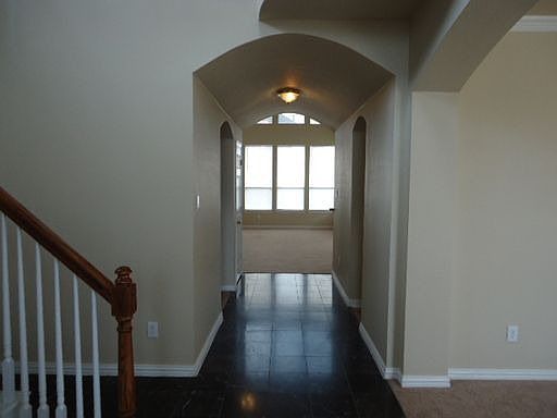 3rd image of 619 Teresa Ln