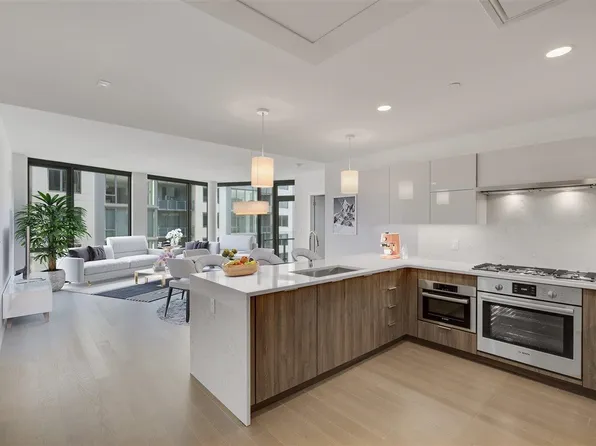 9 Avenue At Port Imperial image 1 of 13