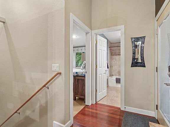 3rd image of 742 Clarke Dr