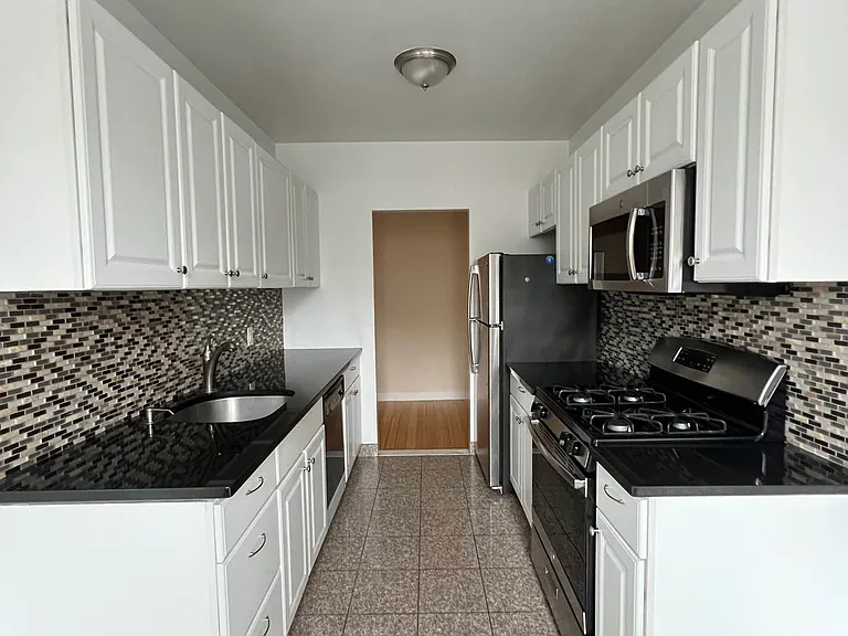 11880 Metropolitan Ave #5 — Photo 3