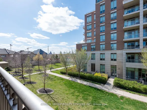 2460 Prince Michael Dr #55, Oakville, ON L6H 0G8