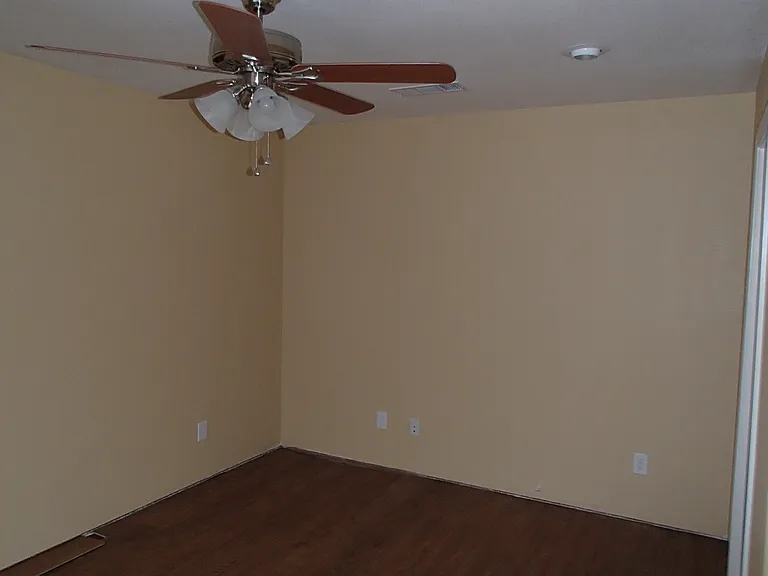 1221 Fordham Ave — Photo 21