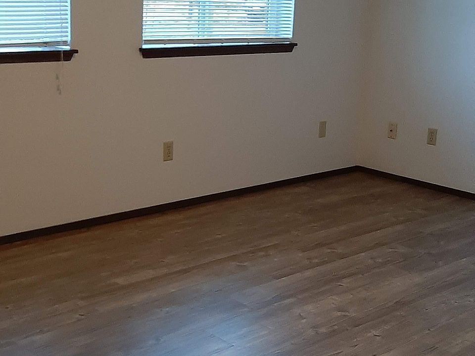 One bedroom and it is good size.