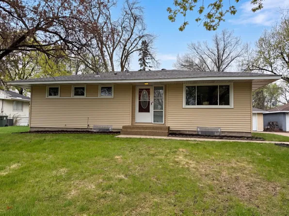 2807 Ohenry Rd, Brooklyn Center, MN 55430