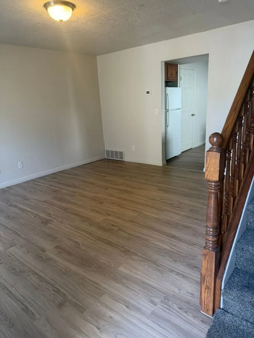 Price Rentals — Photo 2