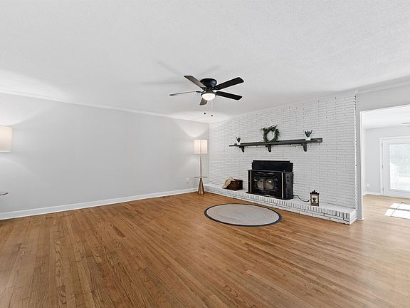 3rd image of 507 Edwards Rd