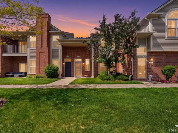2287 Leighton Dr, Shelby Township, MI 48317