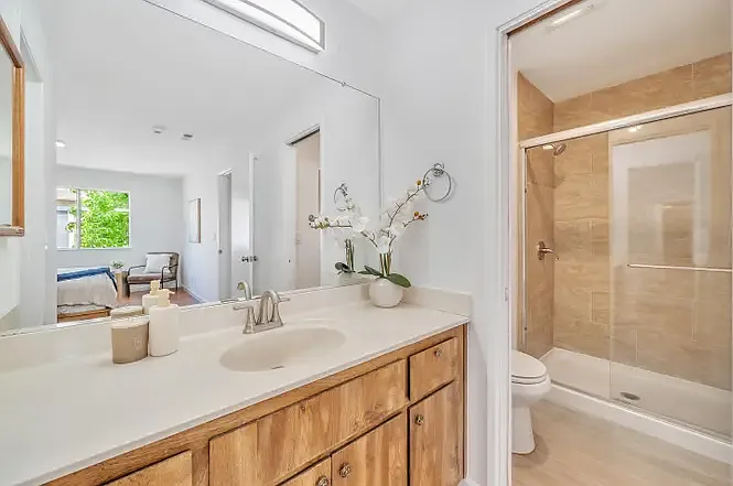 2416 Balme Dr — Photo 5