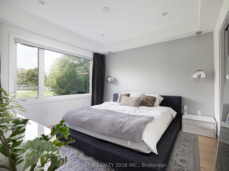 16 Egerton Ln N — Photo 7