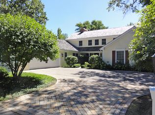 1305 W Deerpath Rd, Lake Forest, IL 60045