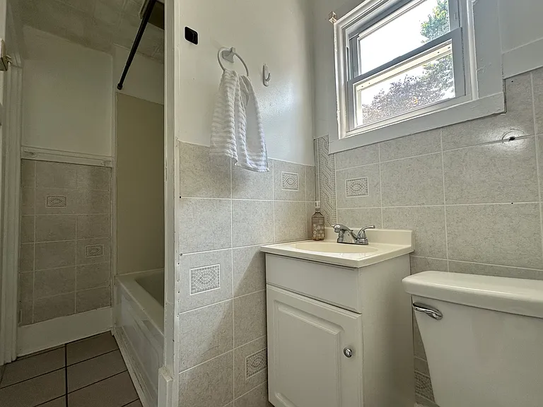 565 Thompson St #B — Photo 14