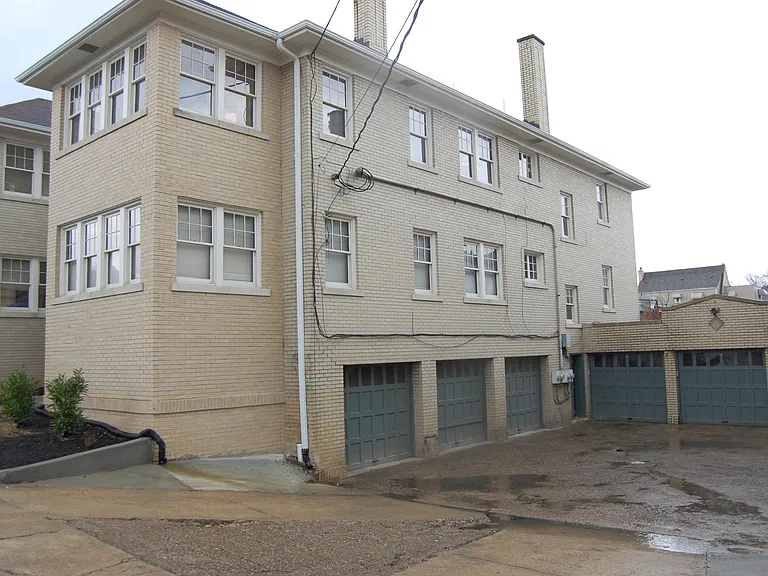 305 Park Ave — Photo 3