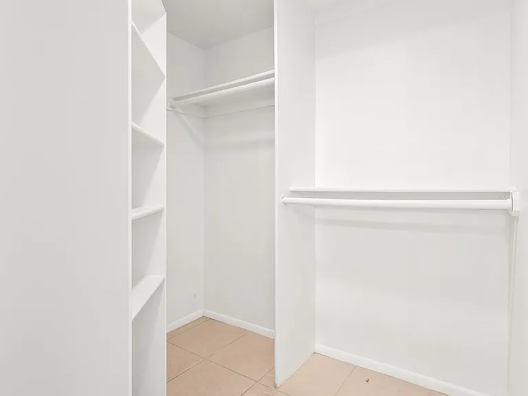7209 S Avenida Del Nopal — Photo 22