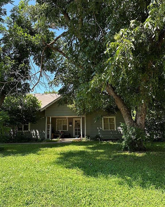 2nd image of 1404 W Dakota Ave