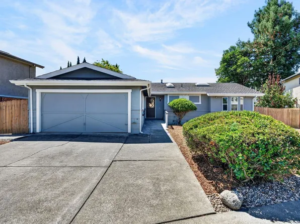 922 Cottonwood Court, Petaluma, CA 94954