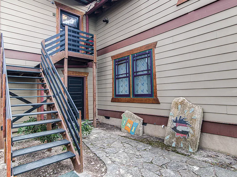5411 Avenue H #B — Photo 2